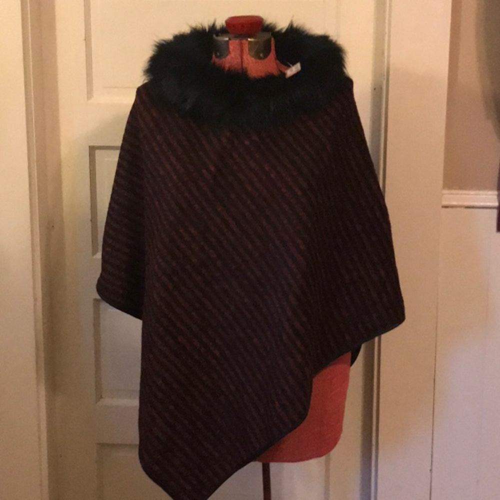 Poncho w faux fur collar